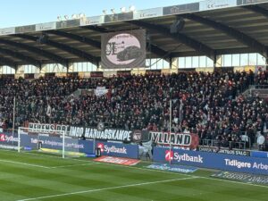 FC Midtjylland-fans i opråb.