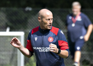 Steffen Højers der coacher i AaB
