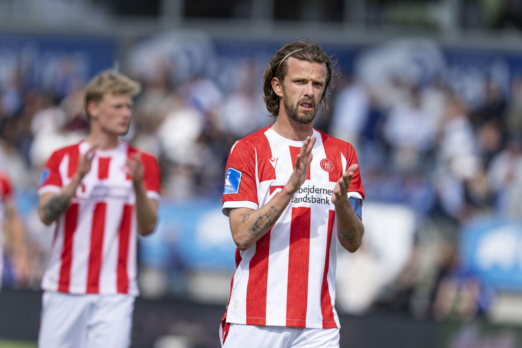 Lucas Andersen klapper i hænderne