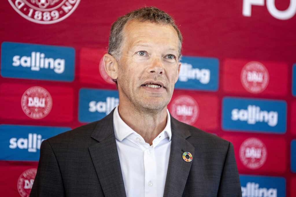 Erik Brøgger Rasmussen på et pressemøde.