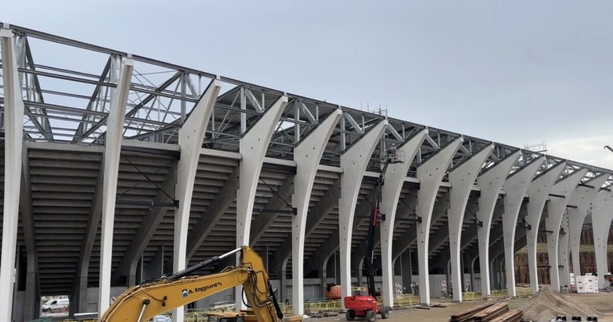 Borgmester afviser: AGF’s succes hjælper ikke monsterdyrt stadion AGF's kommende hjemmebane set udefra i marts 2026. Foto: Campo