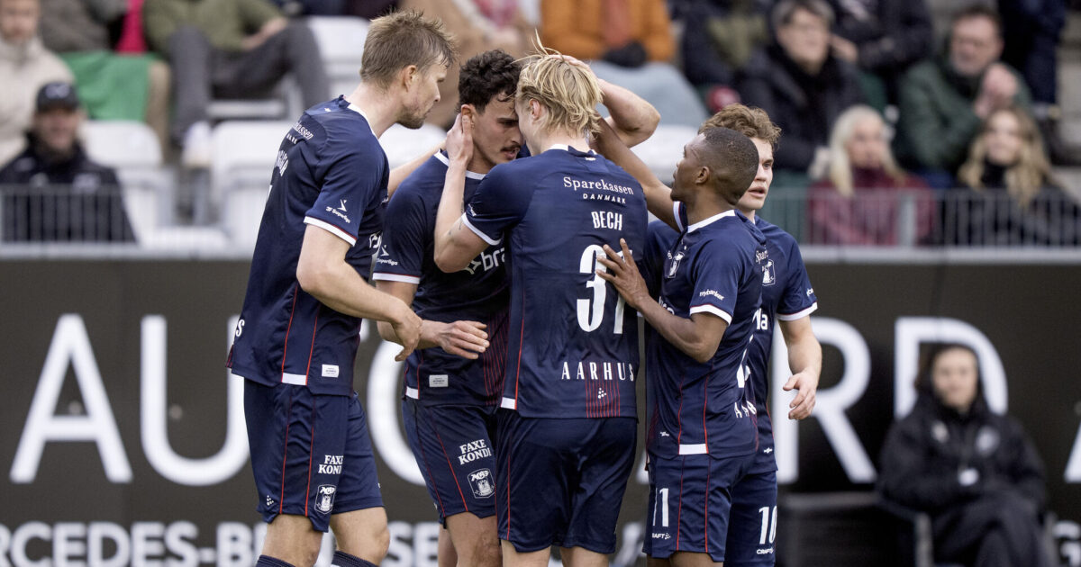 Tingager hylder AGF-helt: Får lidt kuldegysninger Foto: Bo Amstrup/Ritzau Scanpix