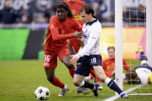 AGF's Kristian Arnstad på bolden mod FC Nordsjælland.