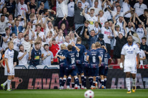 AGF's spillere jubler efter en scoring mod FCK i Parken.