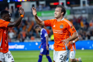Erik Sviatchenko jubler efter en scoring for Houston Dynamo.