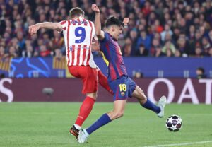 Alexander Sørloth sparker til bolden