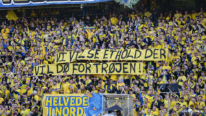 Brøndby IF-fansene viser et banner frem