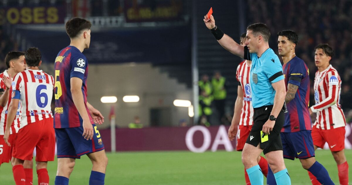 Se det her: Rødt kort og drømmehug sender Barca til tælling Foto: Photo by Lluis GENE 