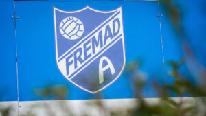 Fremad Amagers logo på en væg