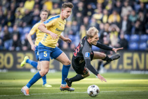 Andreas Maxsø i aktion for Brøndby IF mod FC Midtjylland.