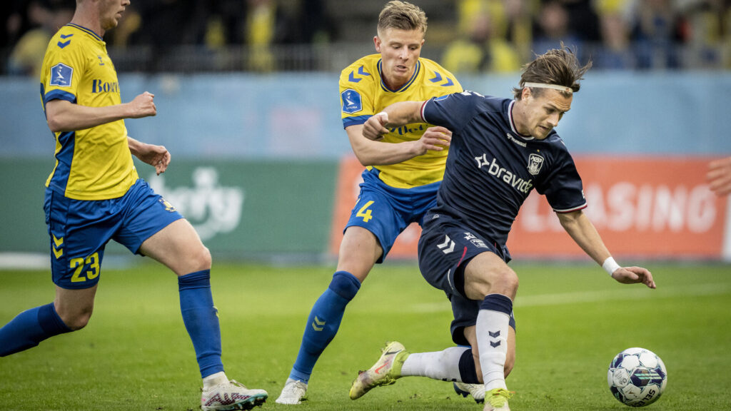 Sigurd Haugen i kamp for AGF mod Brøndby IF