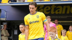Luis Binks på vej på banen for Brøndby IF