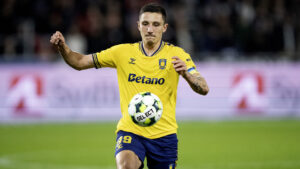 Bartosz Slisz i aktion under kampen mod FC Midtjylland