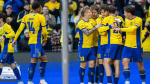Brøndby-spillere jubler efter scoring.
