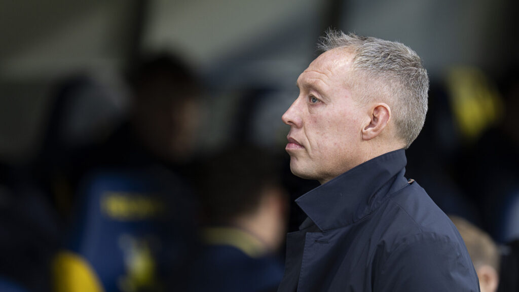 Brøndbys cheftræner Steve Cooper på sidelinjen mod Viborg