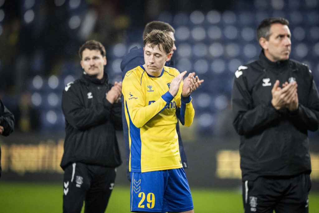 Mads Frøkjær-Jensen klapper til fansene