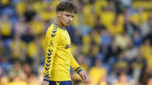Olti Hyseni i kamp for Brøndby IF mod Silkeborg IF