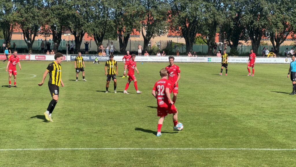 Aarhus Fremad i aktion på Riisvangen stadion mod norske Brann.