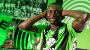 Abdoulie Manneh holder sig for ørerne i Cercle Brugge.