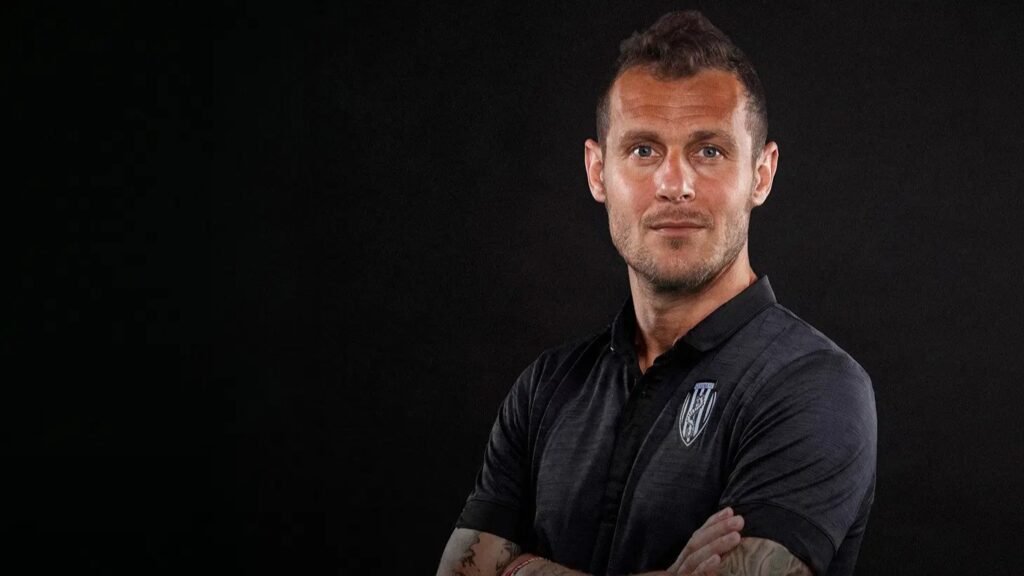 Alessandro Diamanti med armene over kors.
