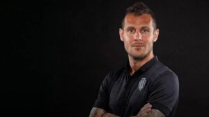 Alessandro Diamanti med armene over kors.