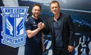 Andy Parslow giver hånden til Tomasz Rząsa i Lech Poznan.