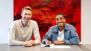 Bayer Leverkusens Simon Rolfes og Arthur.