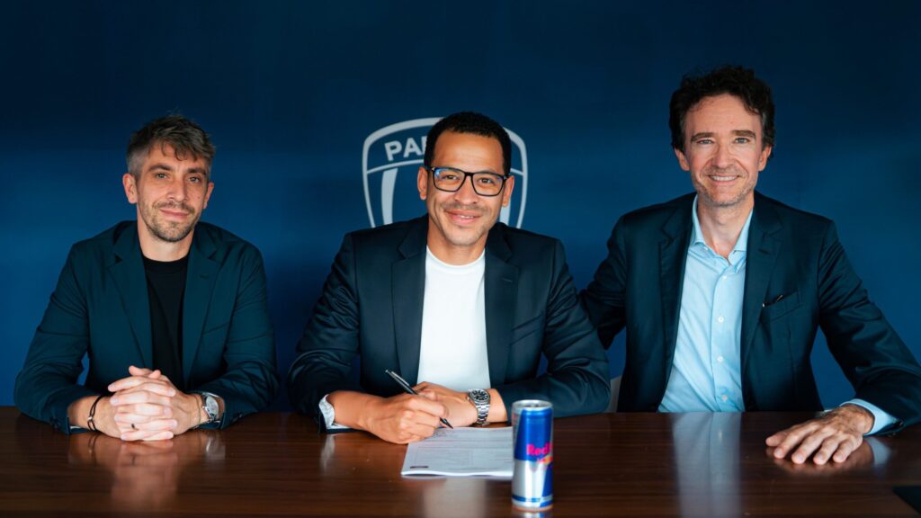 Liam Rosenior præsenteres i Ligue 1-klubben Paris FC.
