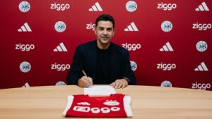 Michel bliver præsenteret i Ajax