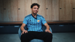 Mikael Anderson under sit præsentationsinterview i Djurgården.