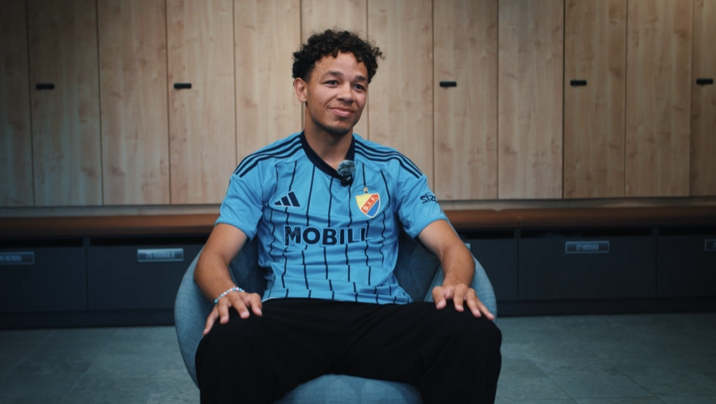 Mikael Anderson under sit præsentationsinterview i Djurgården.