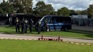 Politiet til stede foran Brøndby Stadion