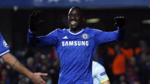 Demba Ba jubler i Chelsea.