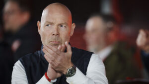 Brian Riemer med en sammenbidt mine.