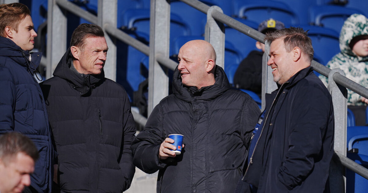 Fan eller jobjagt? ‘PC’ spottet i Parken Foto: Liselotte Sabroe/Ritzau Scanpix