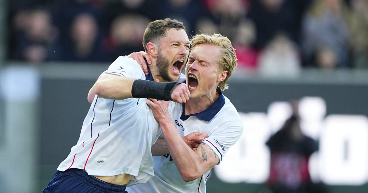 Se billederne her: Århus i ekstase efter VAR-drama! FC Midtjylland møder AGF i Superligaens mesterskabsspil på MCH Arena i Herning mandag den 20. april 2026