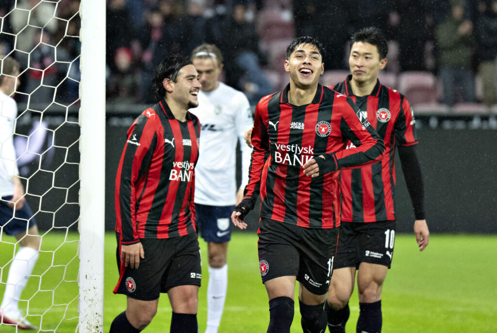 Dario Osorio jubler efter et mål.