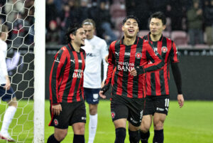 Dario Osorio jubler efter et mål.