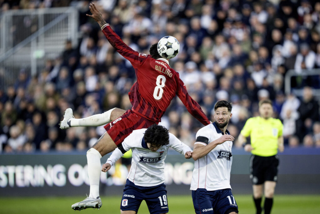 Philip Billing i en akavet hovedstødsduel mod AGF.