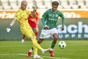 Sami Jalal løber efter bolden.