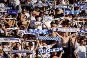 FCk-fans med halstørklæder
