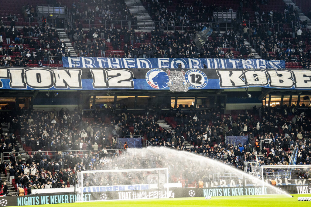 Sprinklerne er i gang i Parken