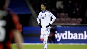 Amir Richardson har hænderne i siden.