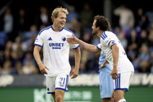 Thomas Delaney og Mads Emil Madsen under en FCK-kamp.