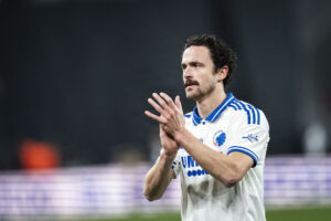 Thomas Delaney klapper ud mod fansene