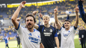 FC København fejrer sejr i lokalopgøret