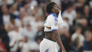 Yoram Zague bider i sin FCK-trøje