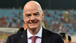 Gianni Infantino til en fodboldkamp mellem Vietnam og Thailand