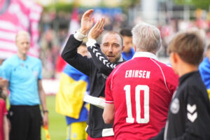 Christian Eriksen klapper.