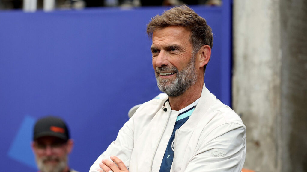Jurgen Klopp med armene over kors